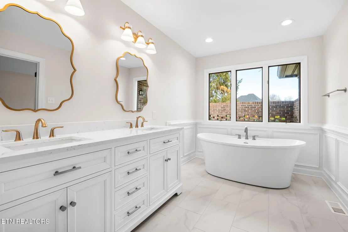 Photo of 452 Mariner Point Drive