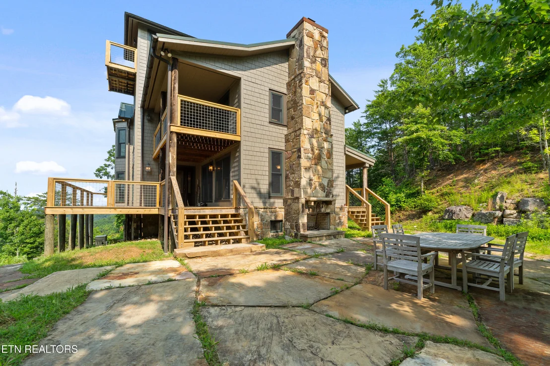 Photo of 1265 Lookout Tr