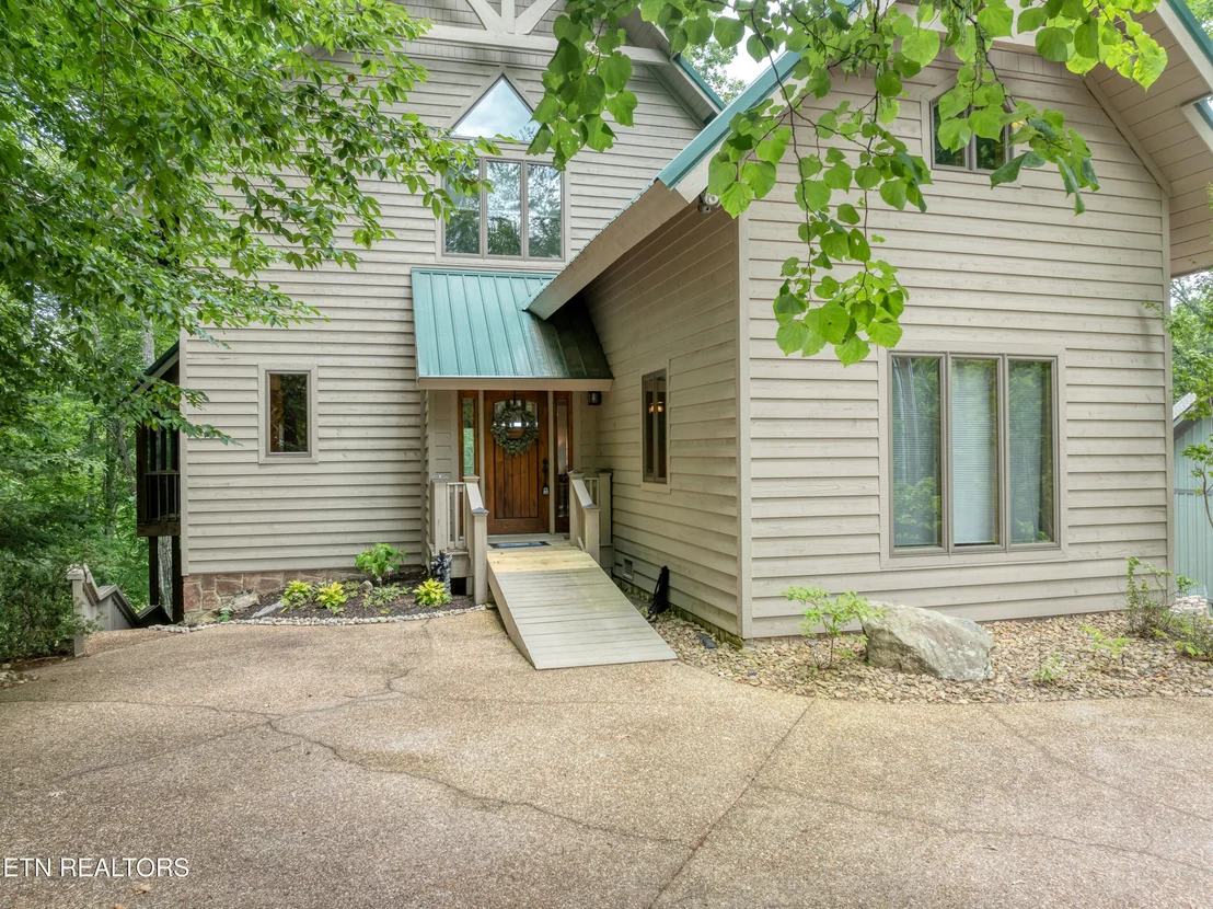 Photo of 374 Laurel Rd