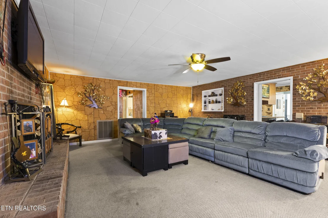 Photo of 2645 Mountain View Drive