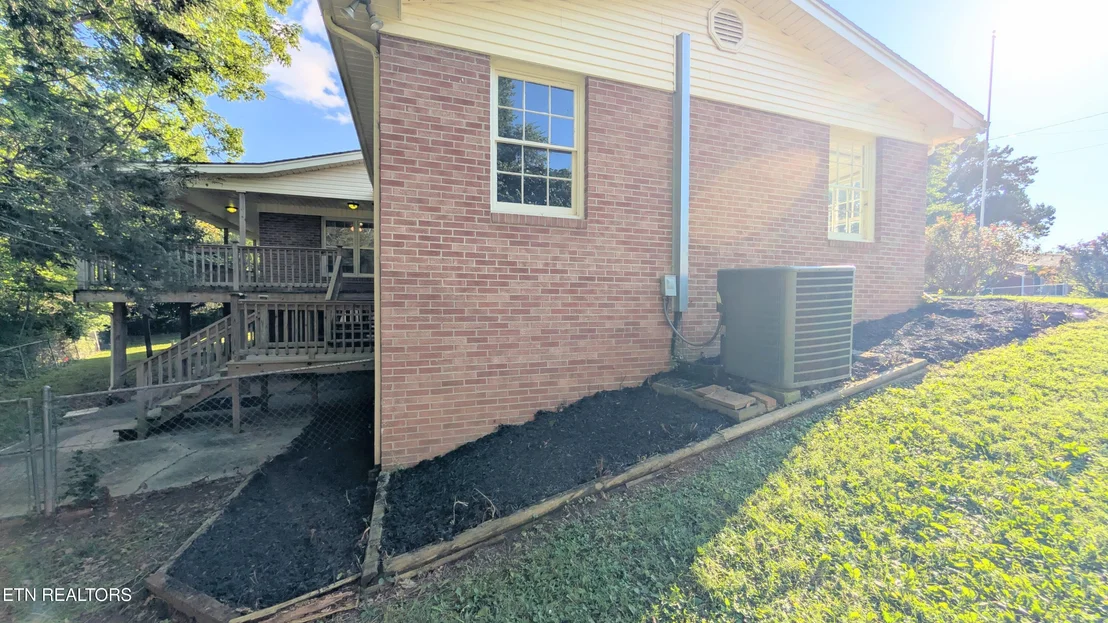 Photo of 821 Commanche Drive