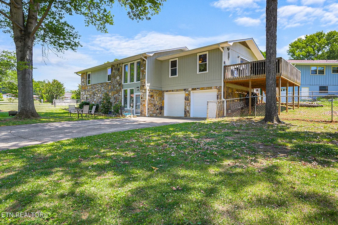 Photo of 146 Vanderview Drive