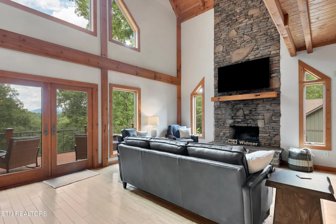Photo of 374 Laurel Rd