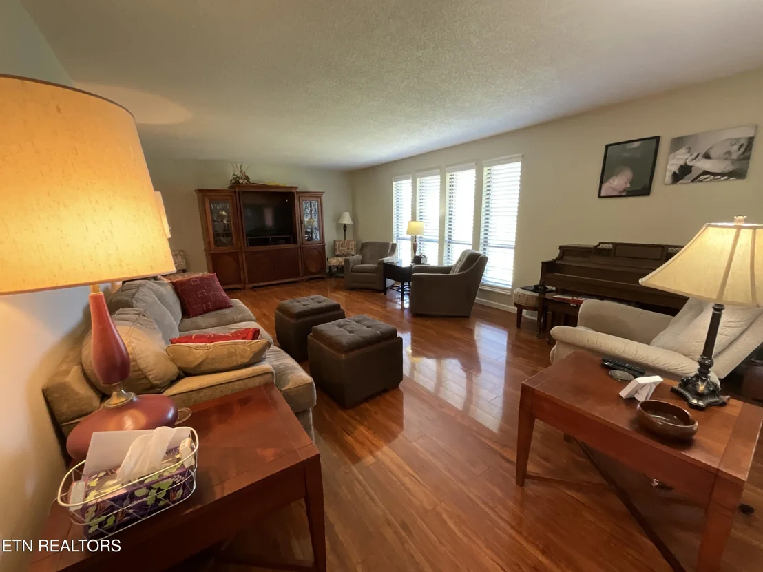Photo of 651 River Rd