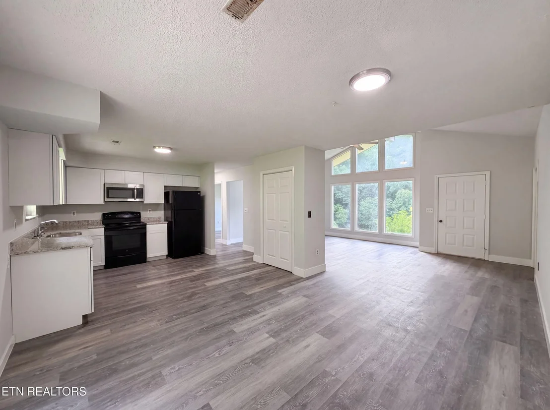 Photo of 1430 Hawk Lane