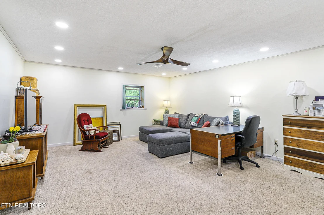 Photo of 146 Vanderview Drive