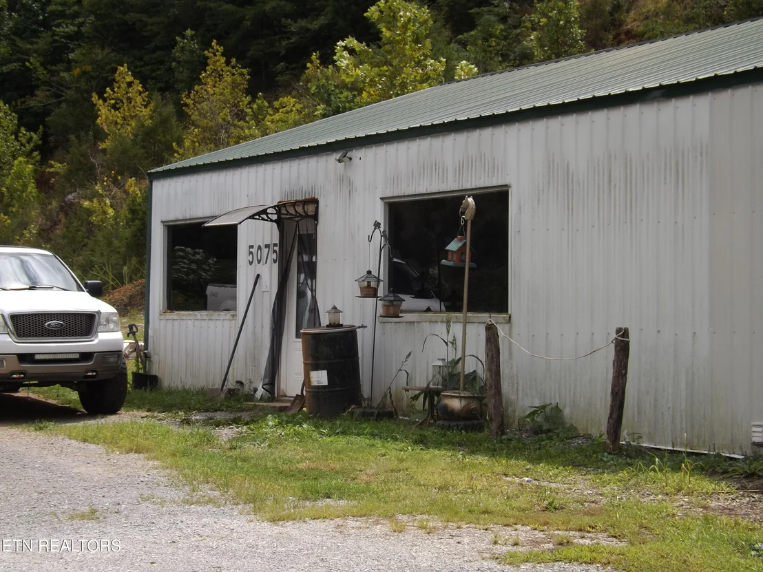 Photo of 5075 E Highway 25E