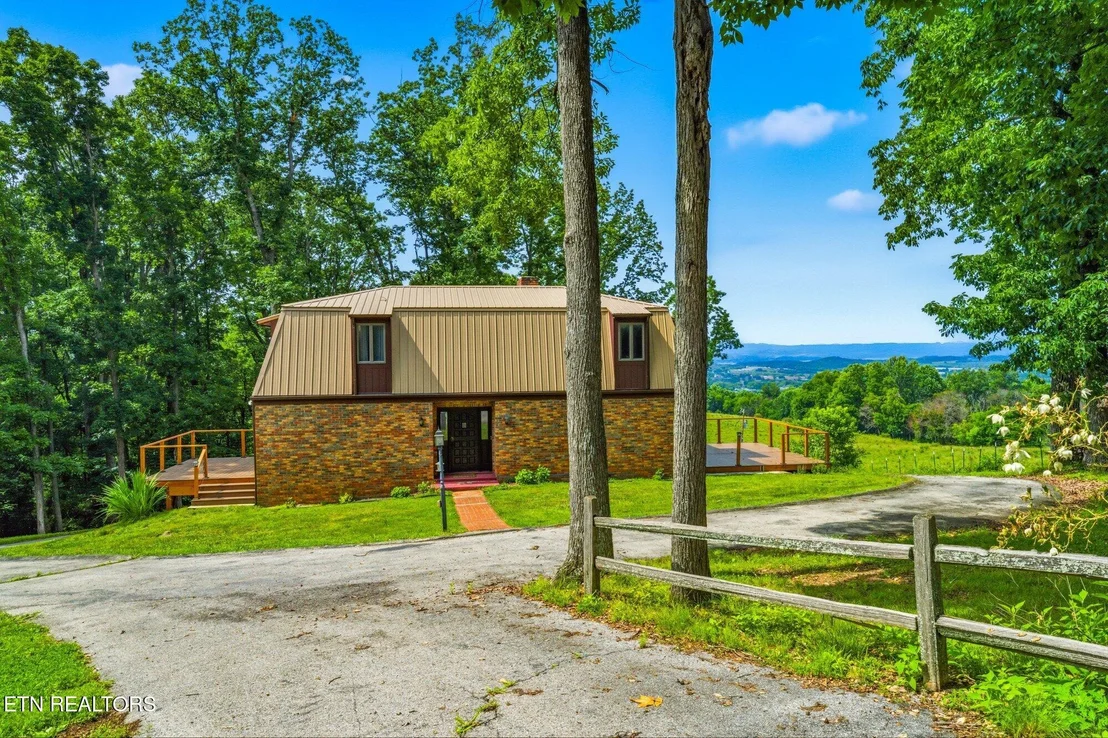 Photo of 960 Cave Rd