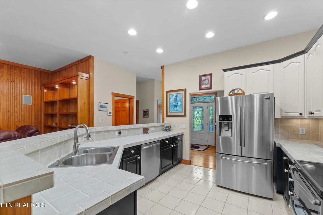 Photo of 122 Lakeside Trace