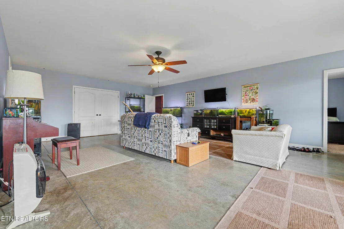 Photo of 1090 Shell Rd
