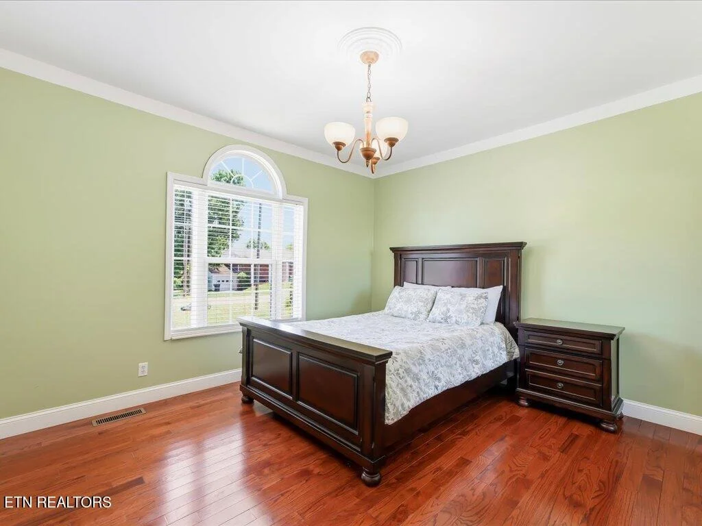 Photo of 985 Claudette Drive