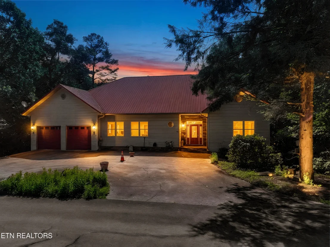 Photo of 122 Lakeside Trace