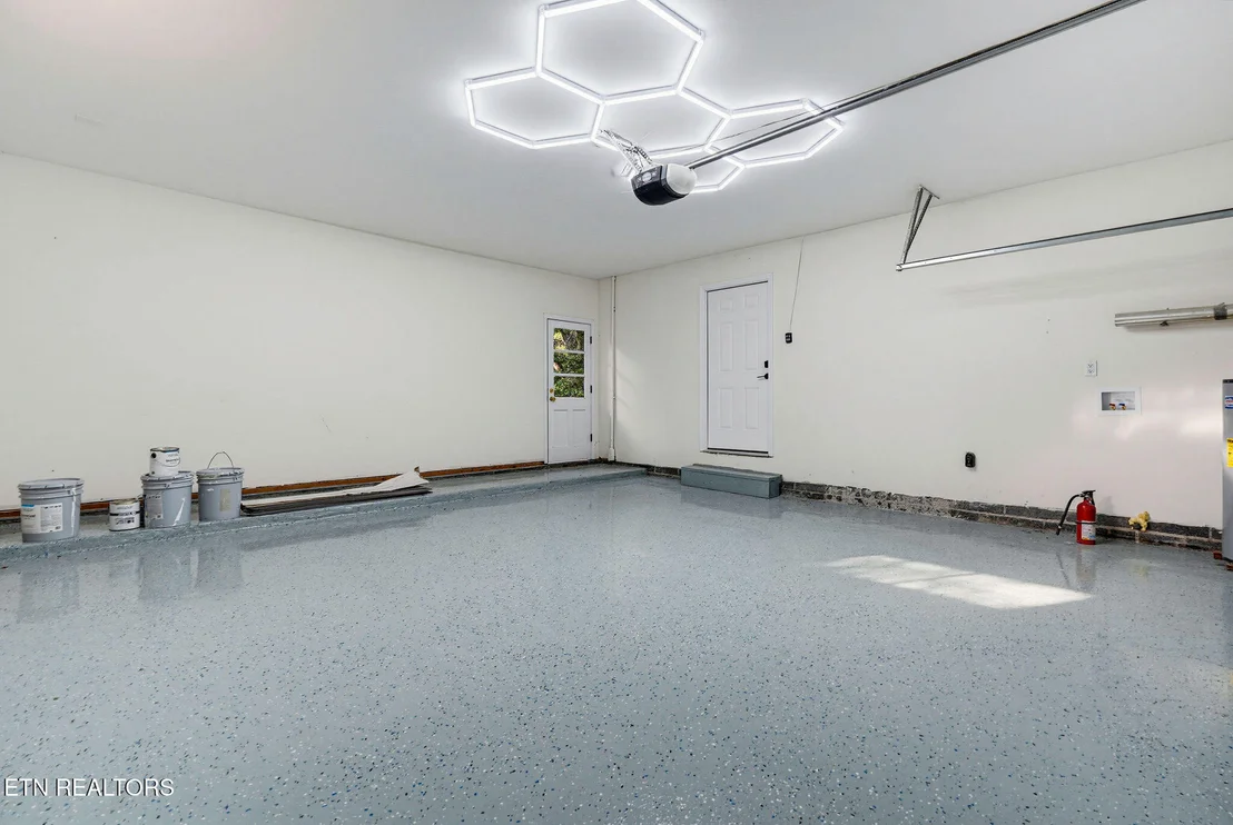 Photo of 845 W Outer Drive