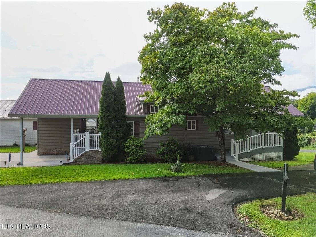 Photo of 856 Peacock Ridge Drive