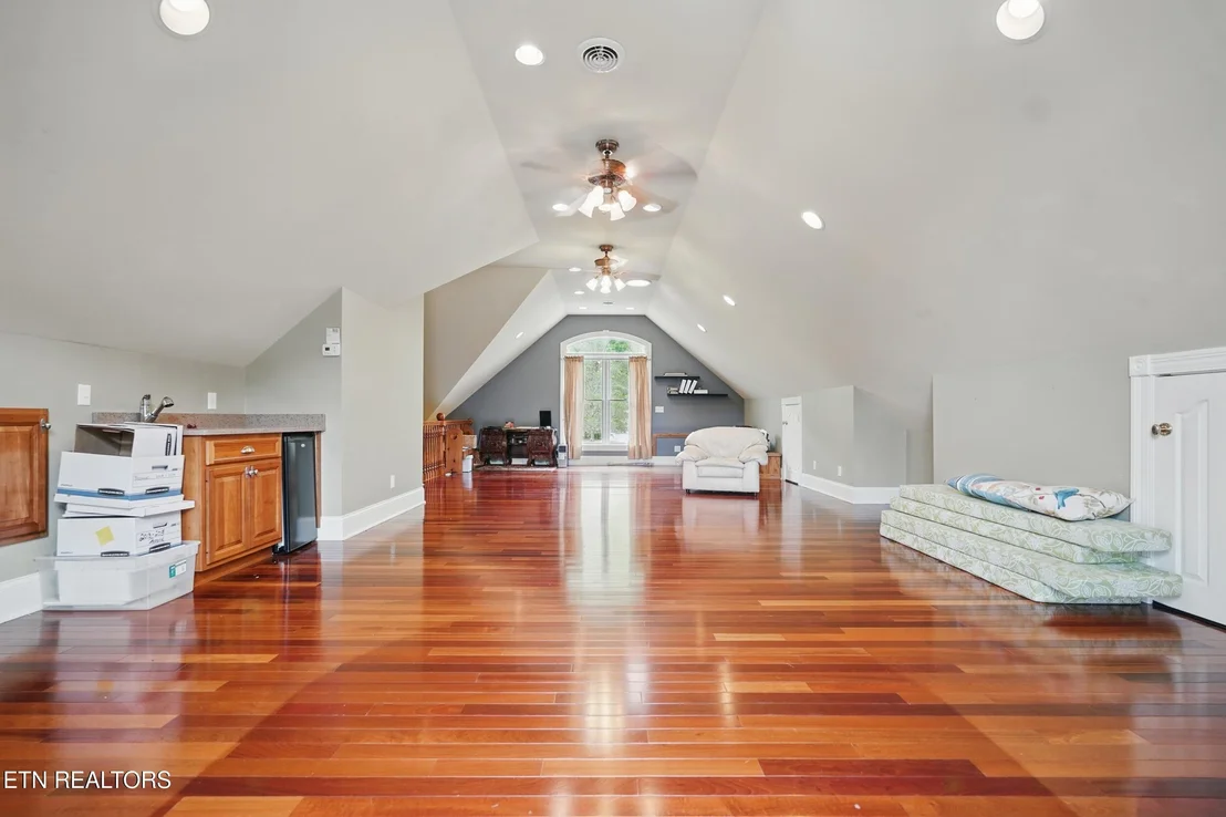 Photo of 6005 Powell Valley Rd
