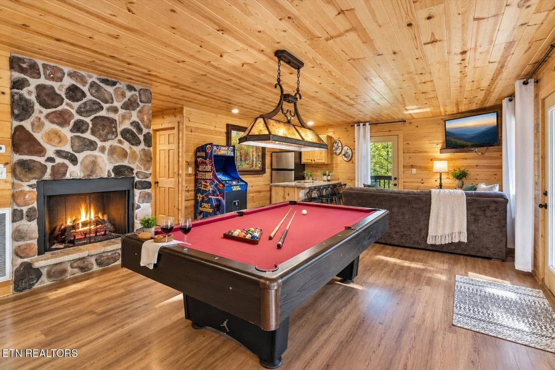 Photo of 2440 Breezy Rd