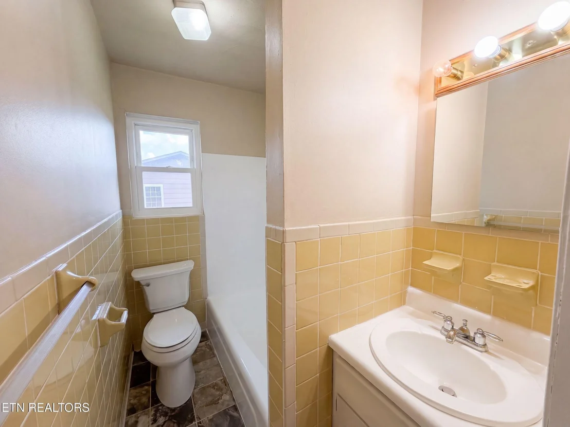 Photo of 302 Sunset Lane