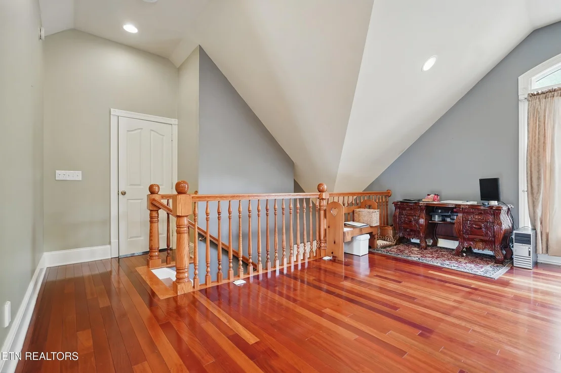 Photo of 6005 Powell Valley Rd