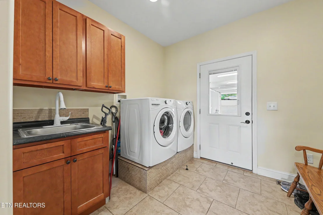 Photo of 1090 Shell Rd