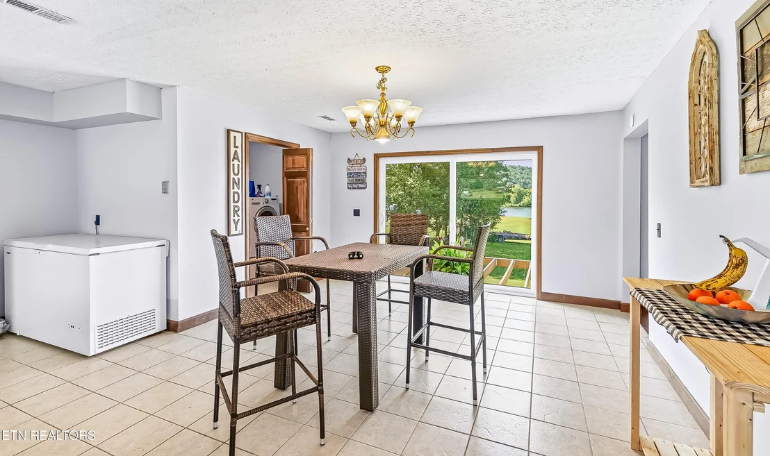 Photo of 382 Edgelake Drive