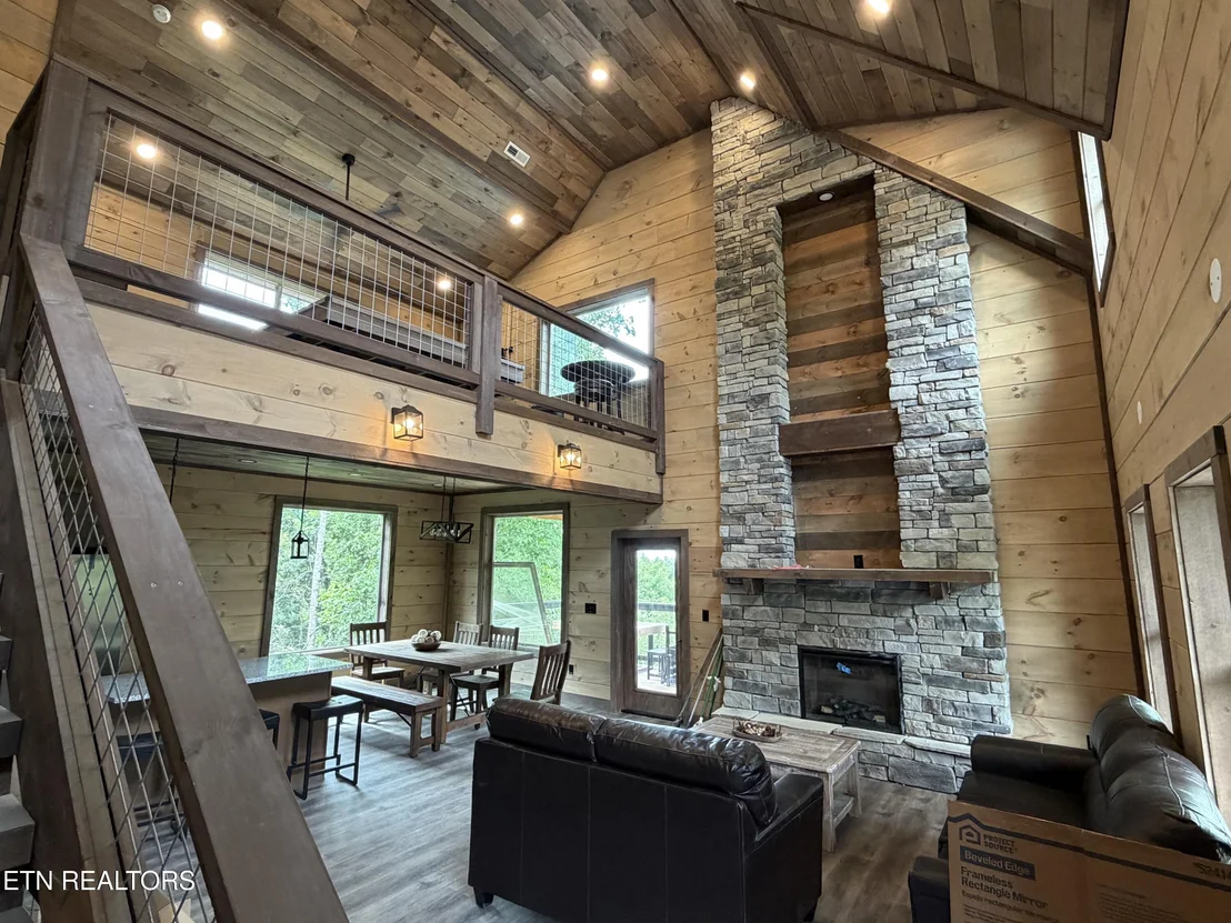 Photo of 462 Loop Rd