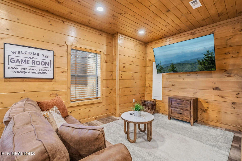 Photo of 2832 Sequoia Rd