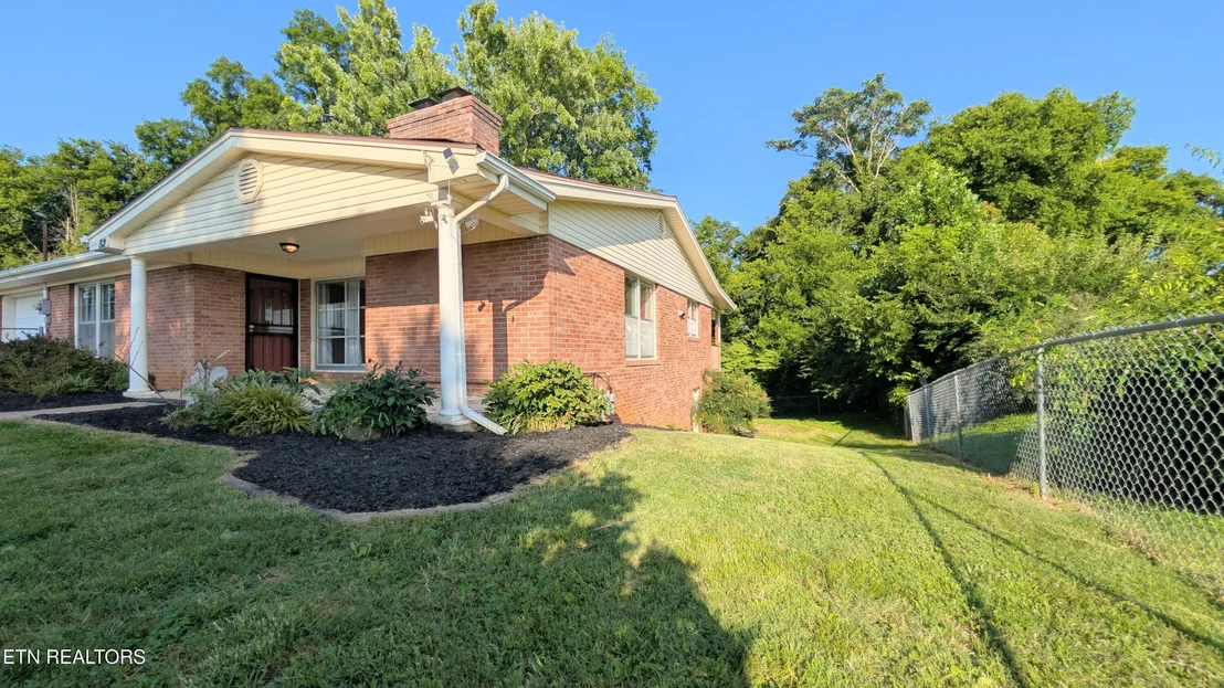 Photo of 821 Commanche Drive