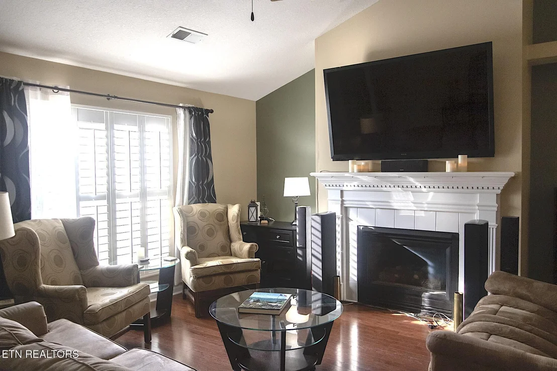Photo of 1663 Maremont Rd