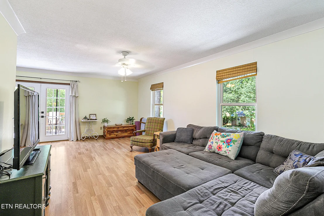 Photo of 146 Vanderview Drive
