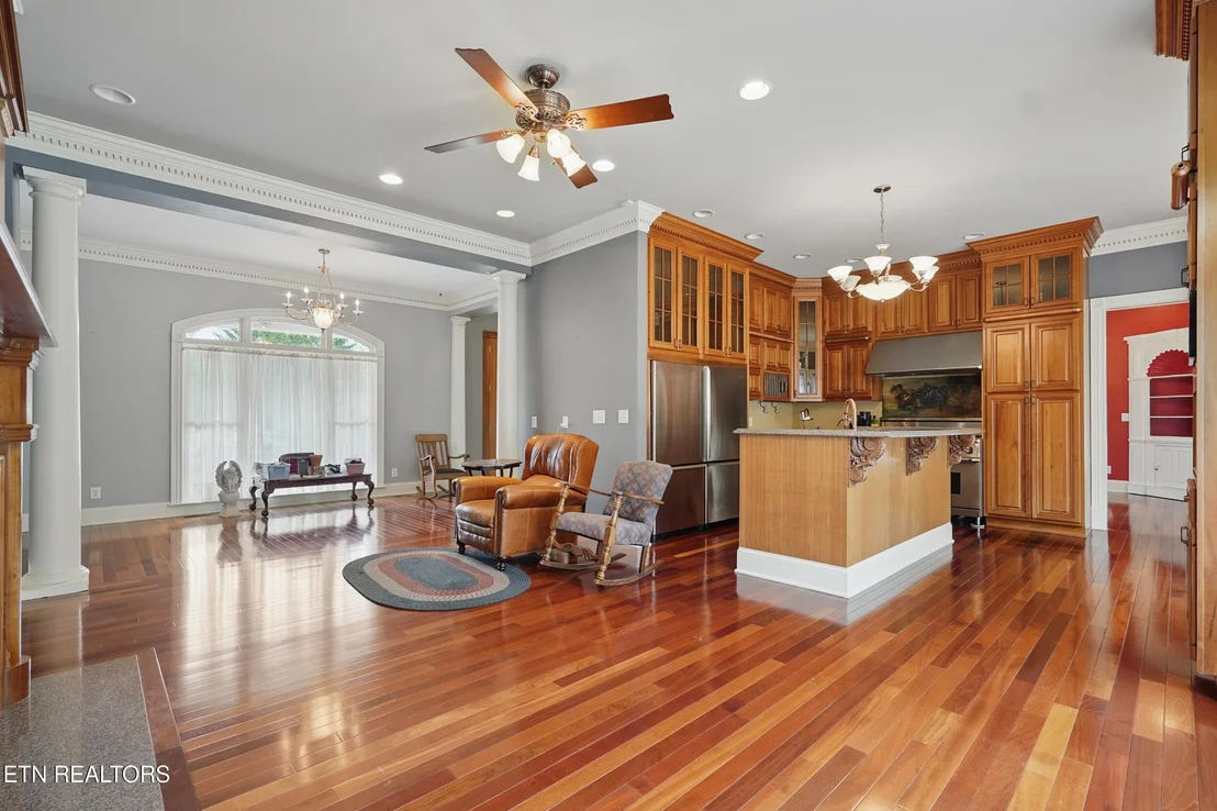 Photo of 6005 Powell Valley Rd