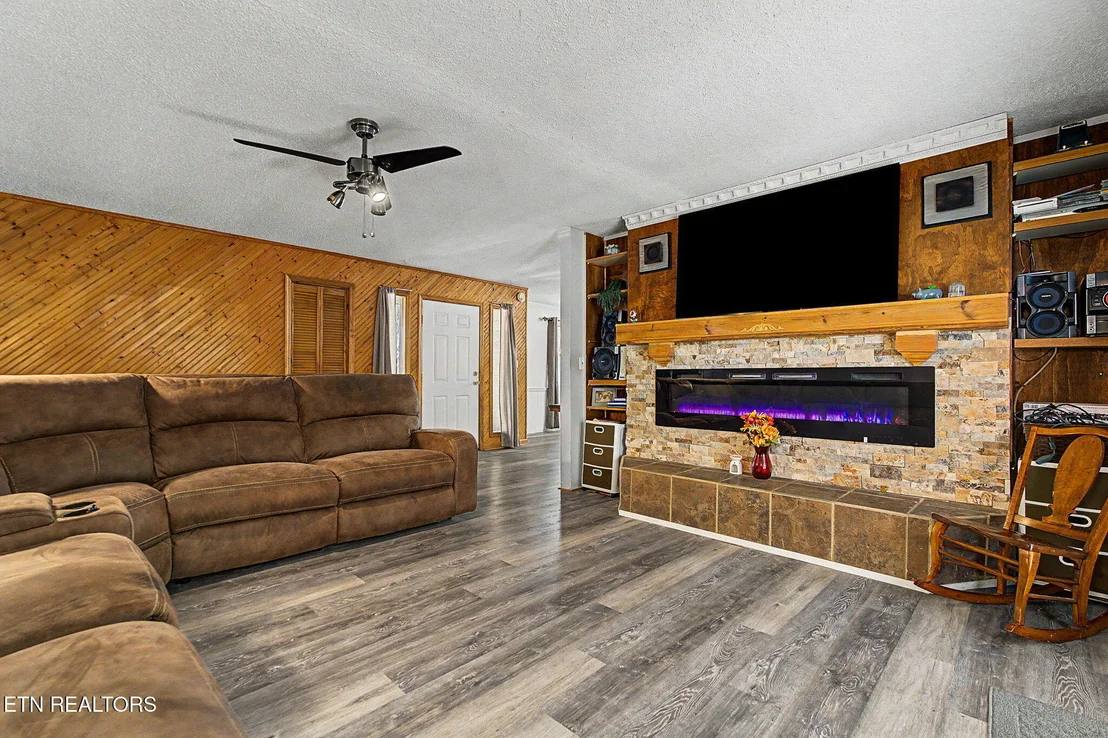 Photo of 2136 Daisy Tr