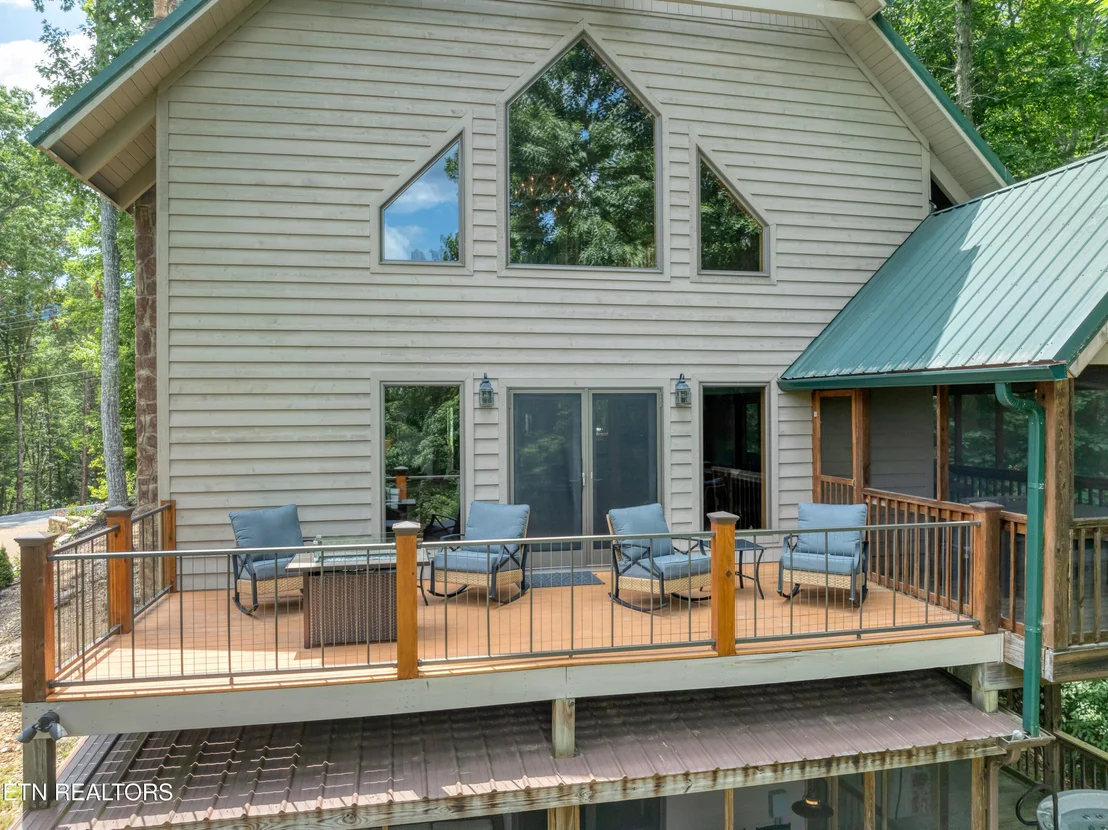 Photo of 374 Laurel Rd