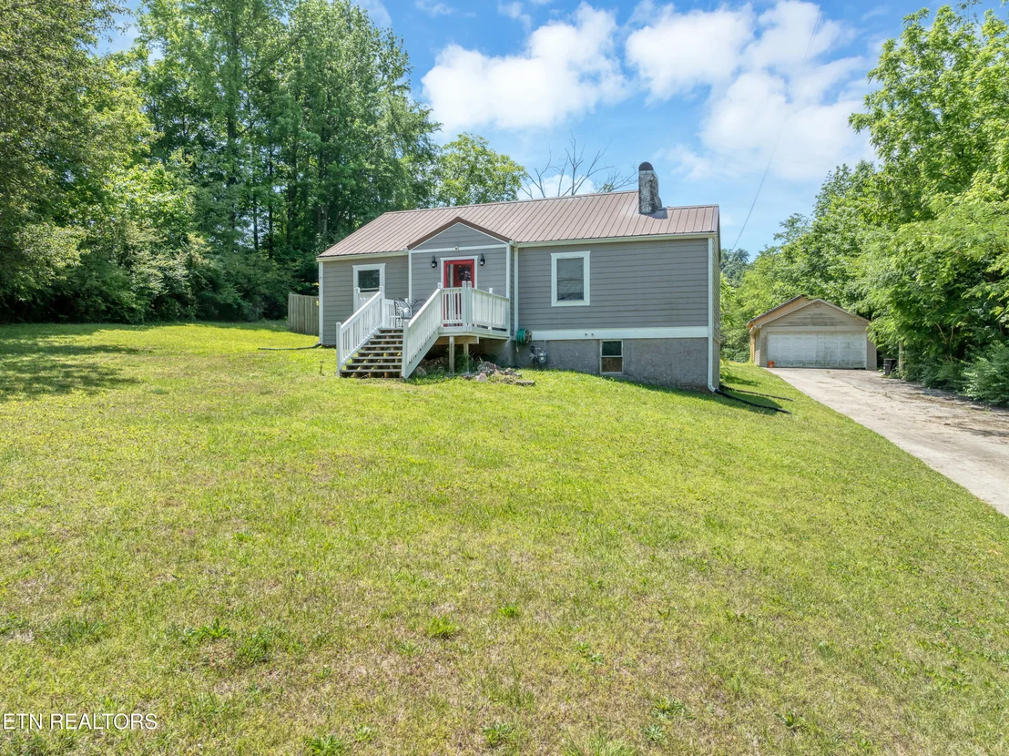 Photo of 400 Slack Rd