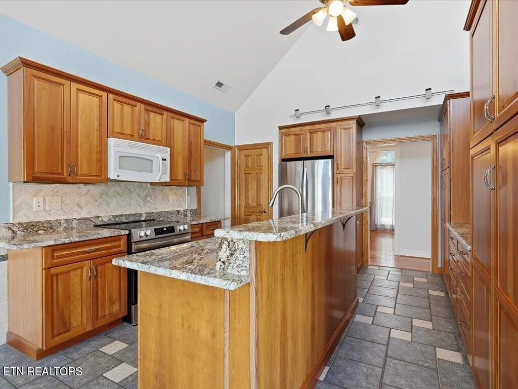 Photo of 311 Alberts Cove