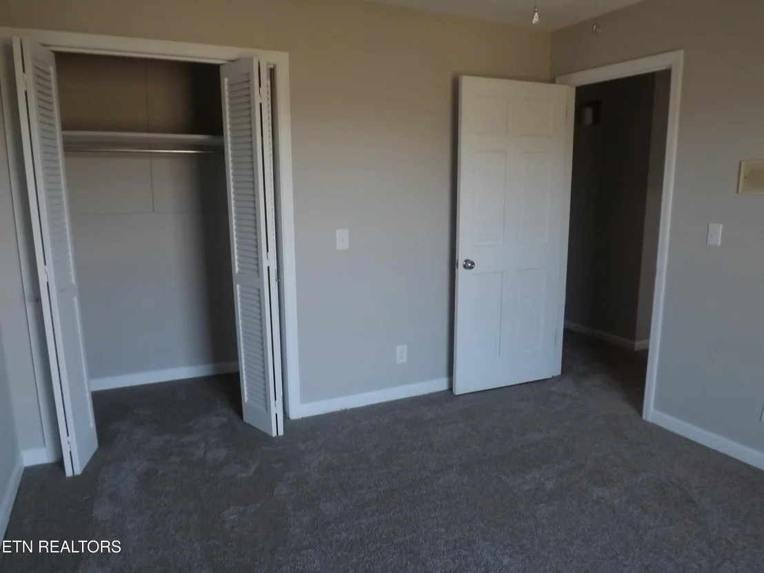 Photo of 262 OXFORD Circle