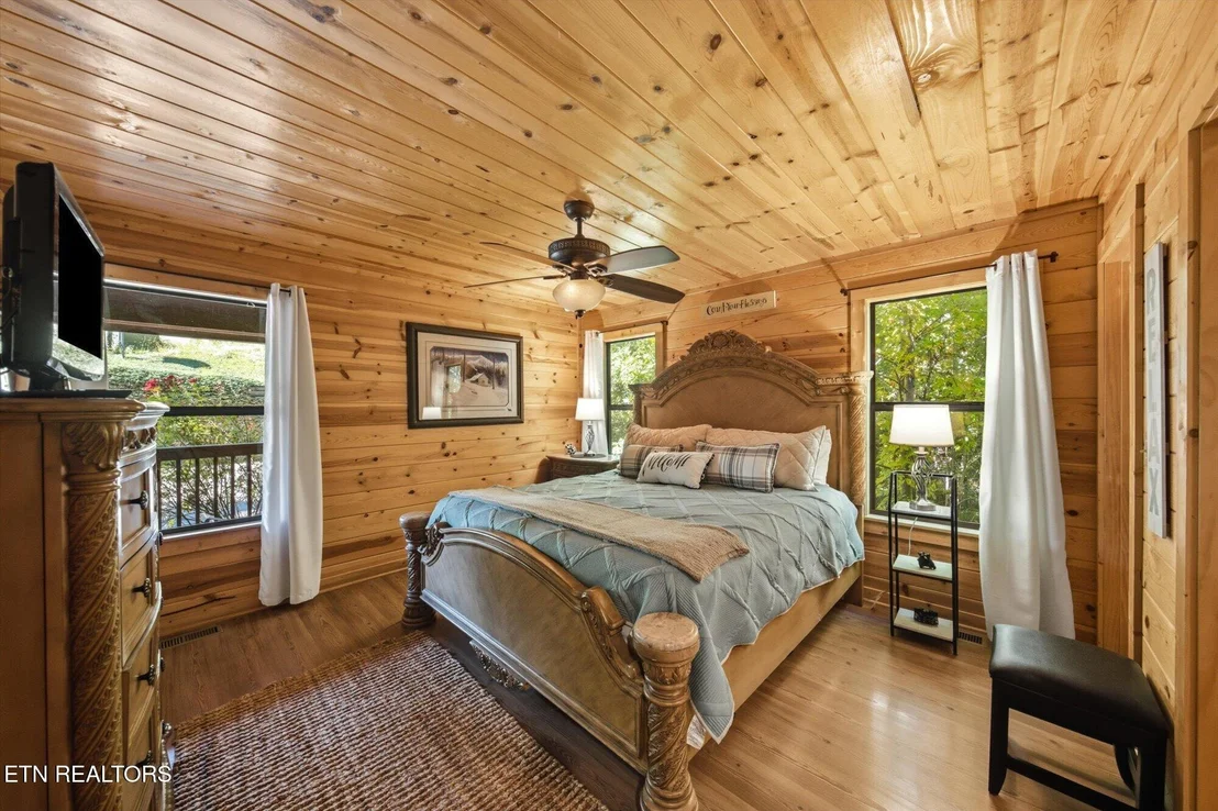 Photo of 2440 Breezy Rd
