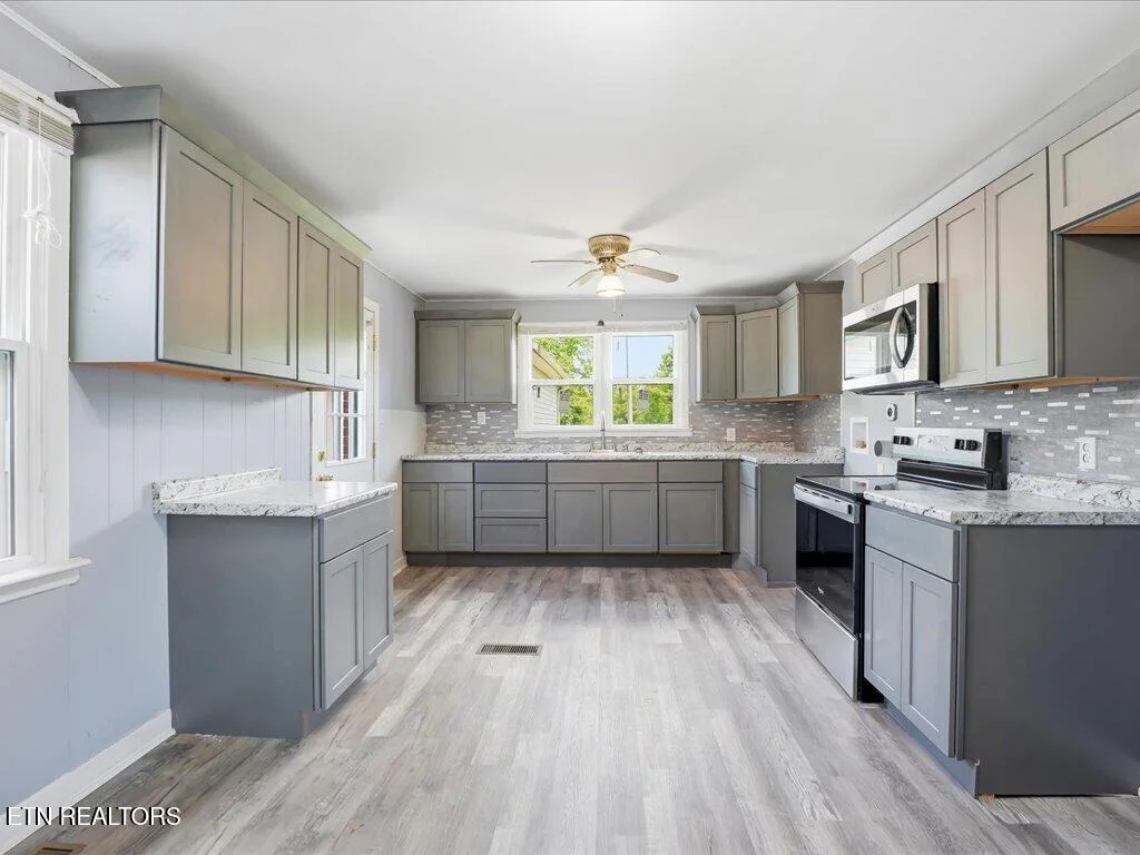 Photo of 818 Guy Collins Rd