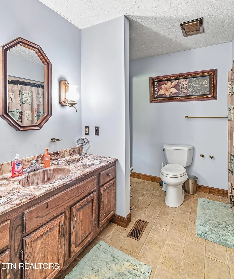 Photo of 382 Edgelake Drive