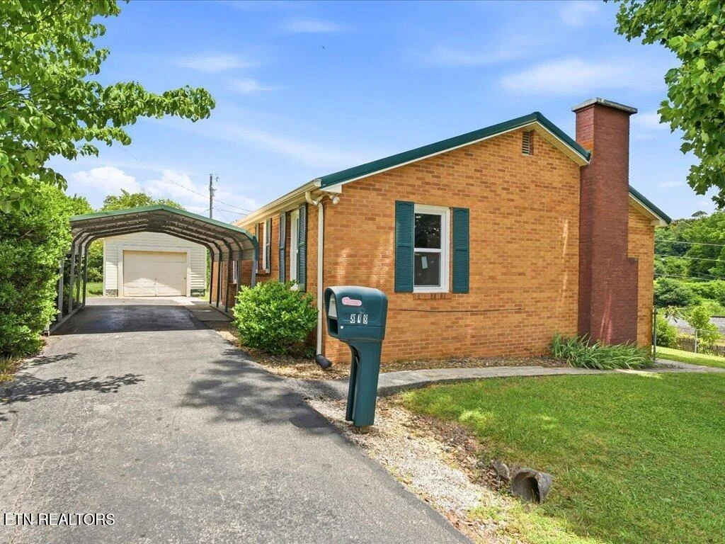 Photo of 818 Guy Collins Rd