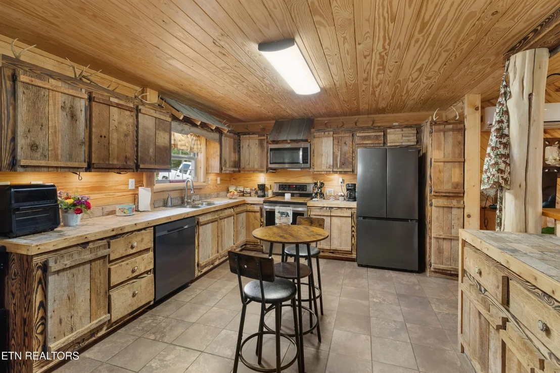 Photo of 2357 Hall Rd