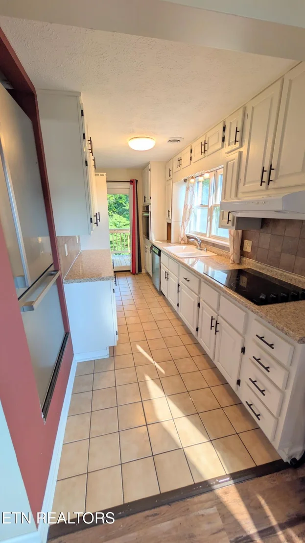Photo of 821 Commanche Drive