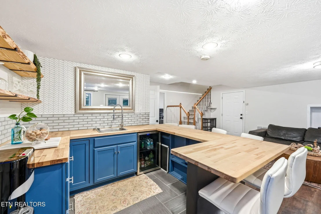 Photo of 664 Armstrong Drive