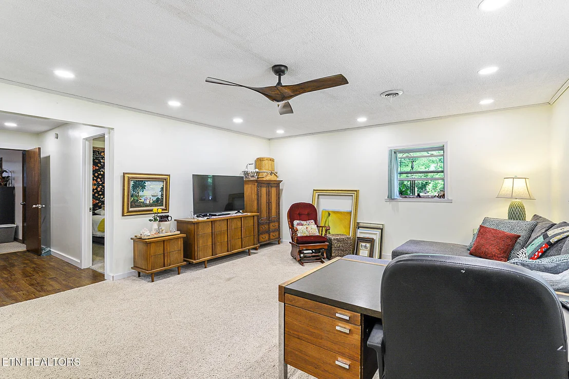 Photo of 146 Vanderview Drive