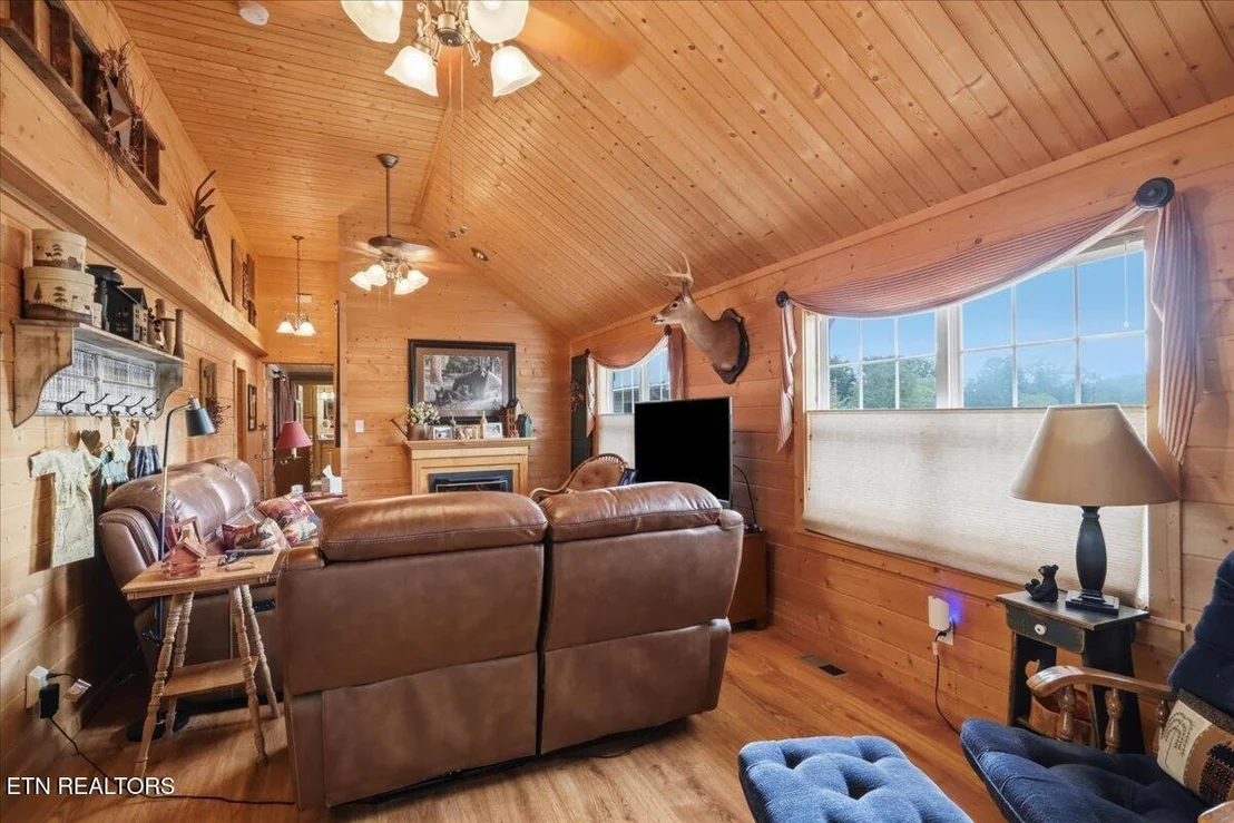 Photo of 856 Peacock Ridge Drive