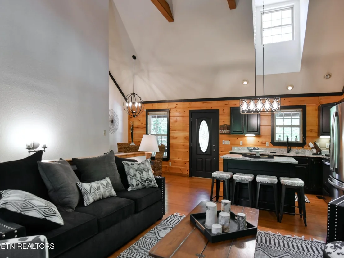 Photo of 380 Laurel Rd