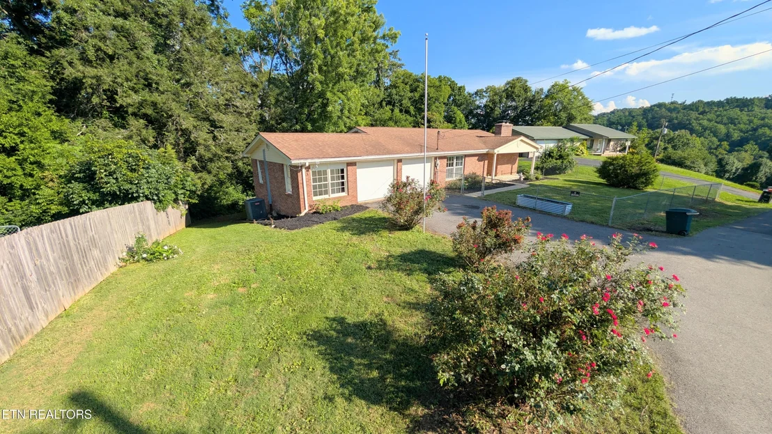 Photo of 821 Commanche Drive