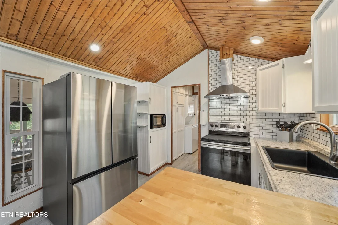 Photo of 844 Peacock Ridge Rd