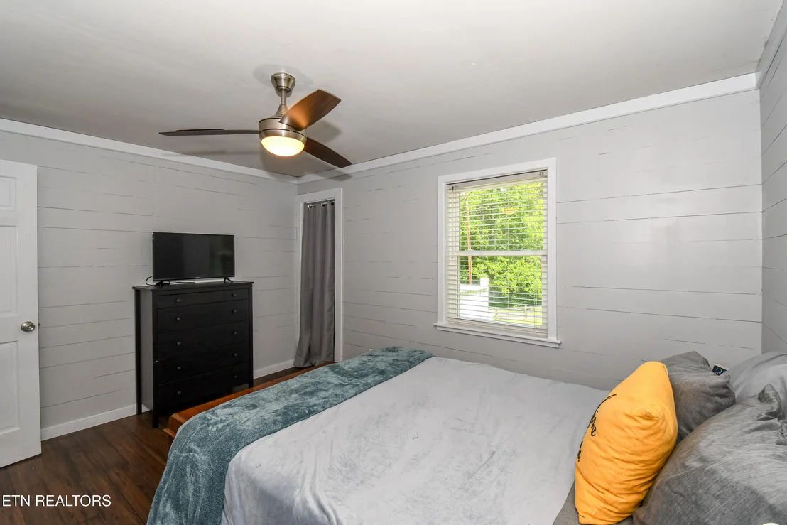 Photo of 400 Slack Rd