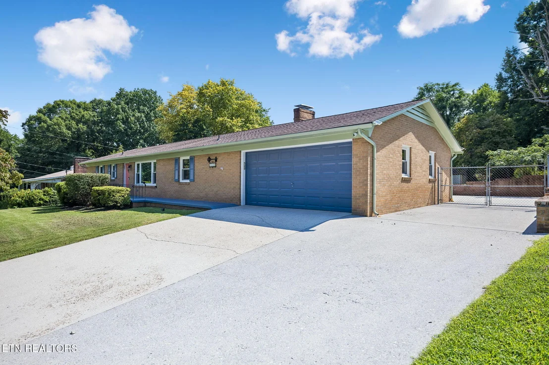Photo of 4640 Robindale Drive