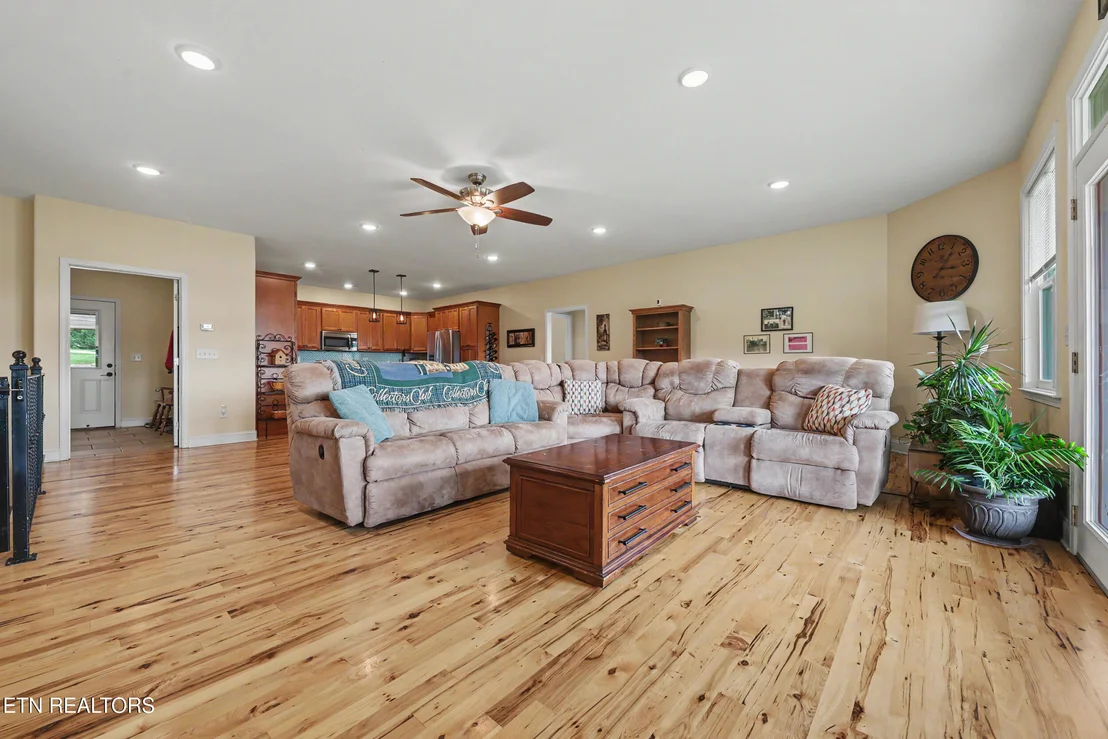 Photo of 1090 Shell Rd